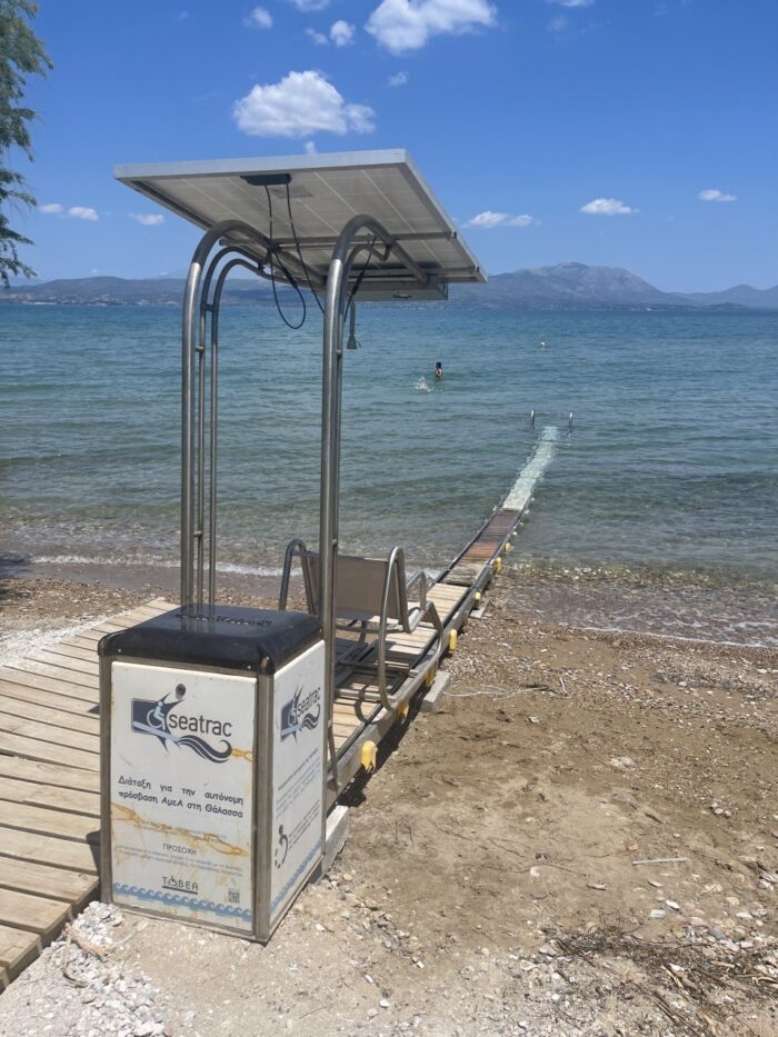 Δήμος Τανάγρας: Με ράμπα πρόσβασης για ΑμεΑ εξοπλίστηκε η παραλία Πλάκας Δηλεσίου  | e-sterea.gr